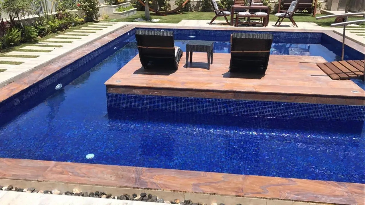 Large swimming pool design